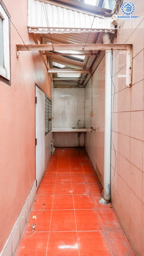 ทาวน์เฮ้าส์มือสองย่านนนทบุรี ซอย วงศ์สว่าง15 บางซื่อ บ้านสวยพร้อมเข้าอยู่ เนื้อที่ 21 ตร.ว. ฟังก์ชัน 2 ห้องนอน 2 ห้องน้ำ (แถมเครื่องปรับอากาศ 2 เครื่อง)  บนทำเลติดถนนวงศ์สว่าง เชื่อมต่อถนน รัตนาธิเบศร์ ใกล้รถไฟฟ้า "สถานีวงศ์สว่าง"